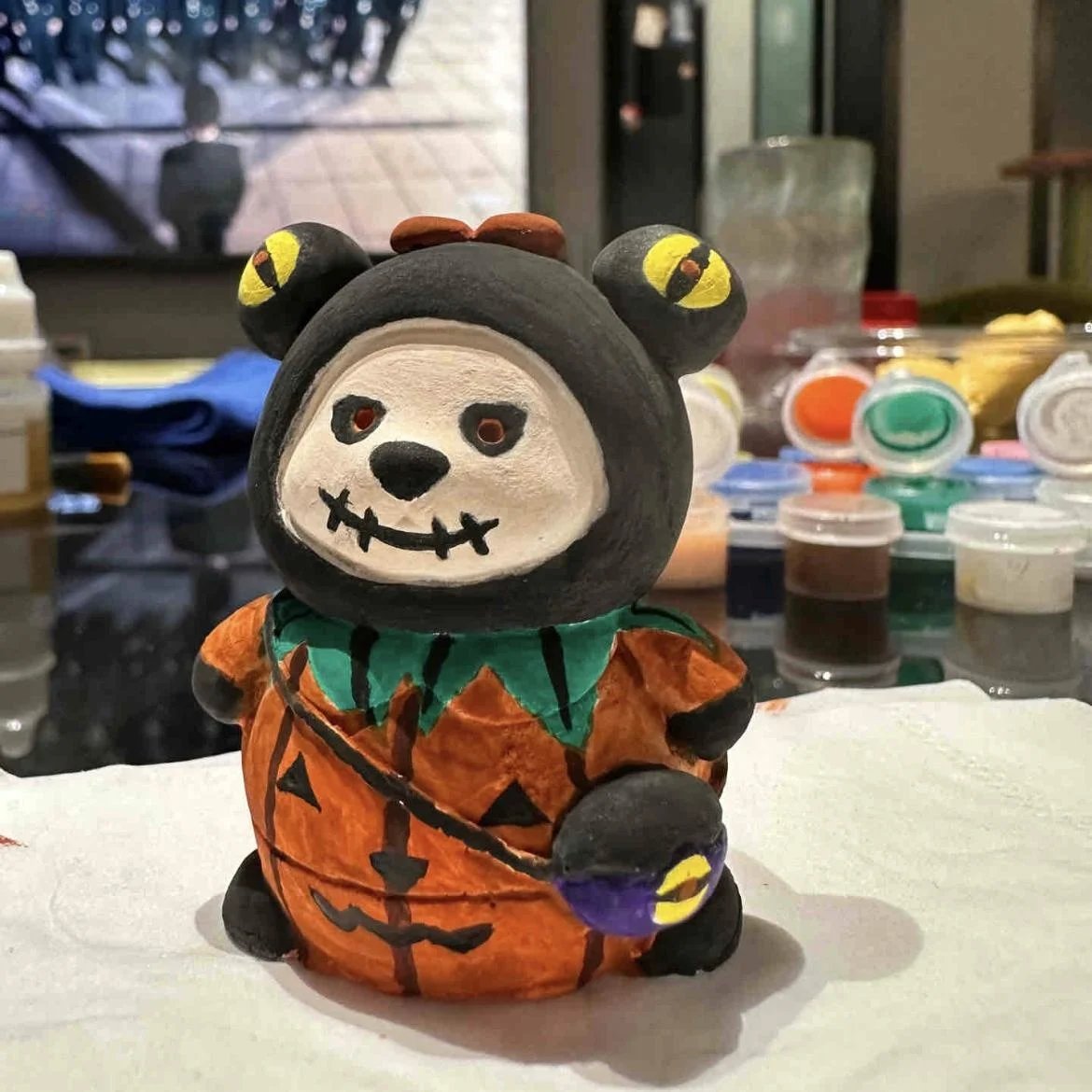 DJIWJDCDA 🎁Improve Hands-On Skills-DIY Graffiti  Plaster Bear