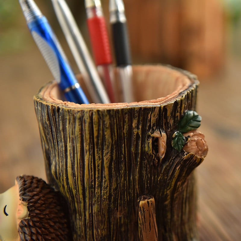 DJIWJDCDA Cartoon Little Hedgehog Resin Pen Holder