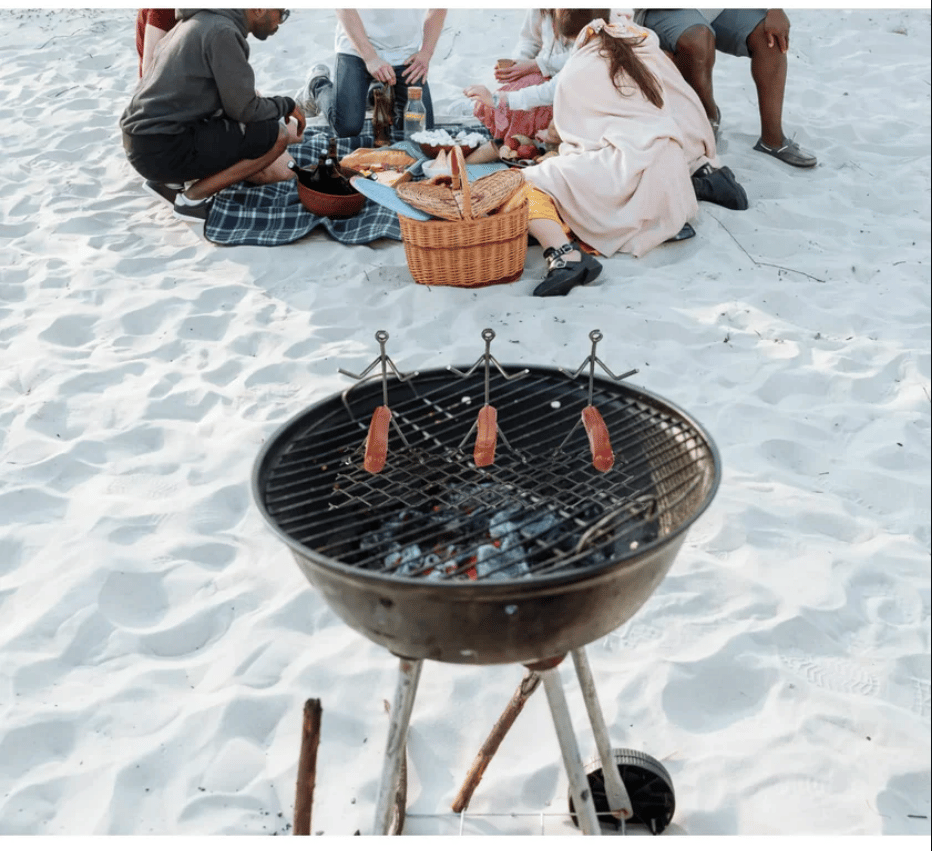 DJIWJDCDA ✨2023 HOT SALE-49% OFF 🔥Weenie Shaped Hotdog Holder🔥