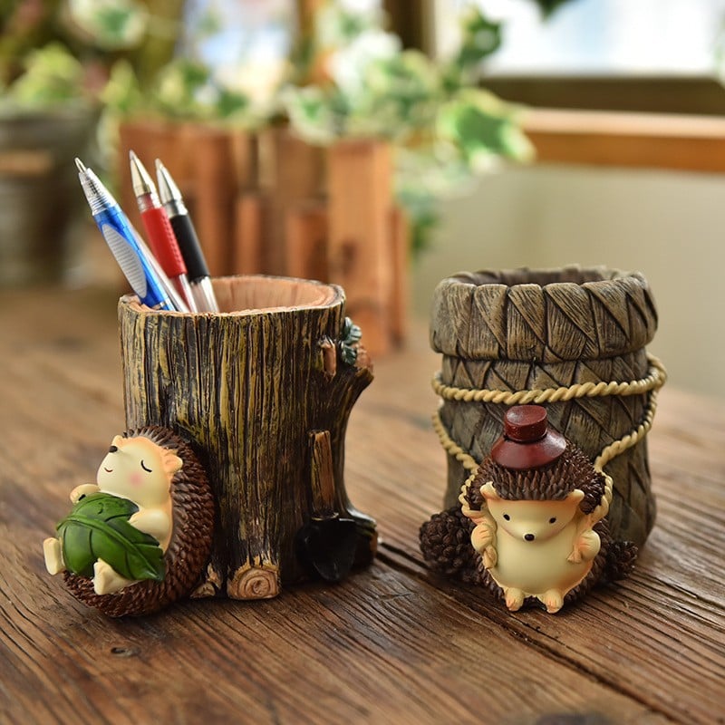 DJIWJDCDA Cartoon Little Hedgehog Resin Pen Holder