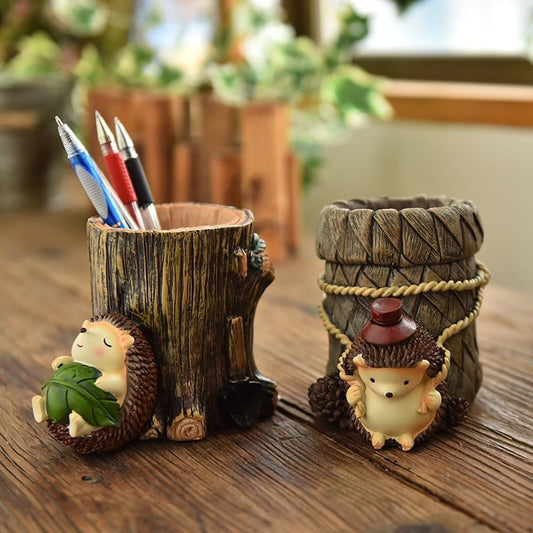 DJIWJDCDA Cartoon Little Hedgehog Resin Pen Holder