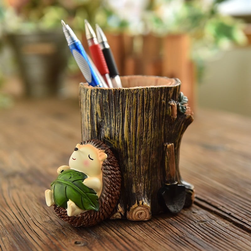 DJIWJDCDA Cartoon Little Hedgehog Resin Pen Holder