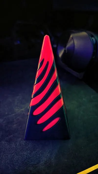 🔥Last Dat 49% OFF | Impossible Pyramid Passthrough Sculpture