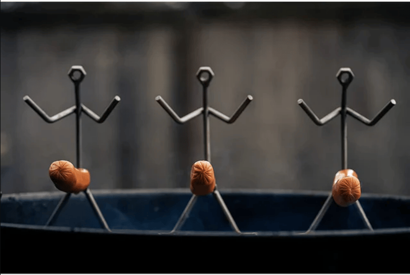 DJIWJDCDA ✨2023 HOT SALE-49% OFF 🔥Weenie Shaped Hotdog Holder🔥